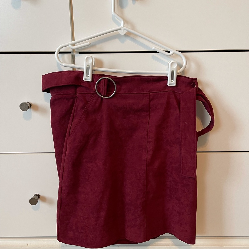 HOLLISTER MAROON HIGH RISE SKIRT